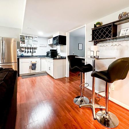 Cute 2-Brm Walkout Apt With Pool Table And Theater Apartment Lexington Exterior foto