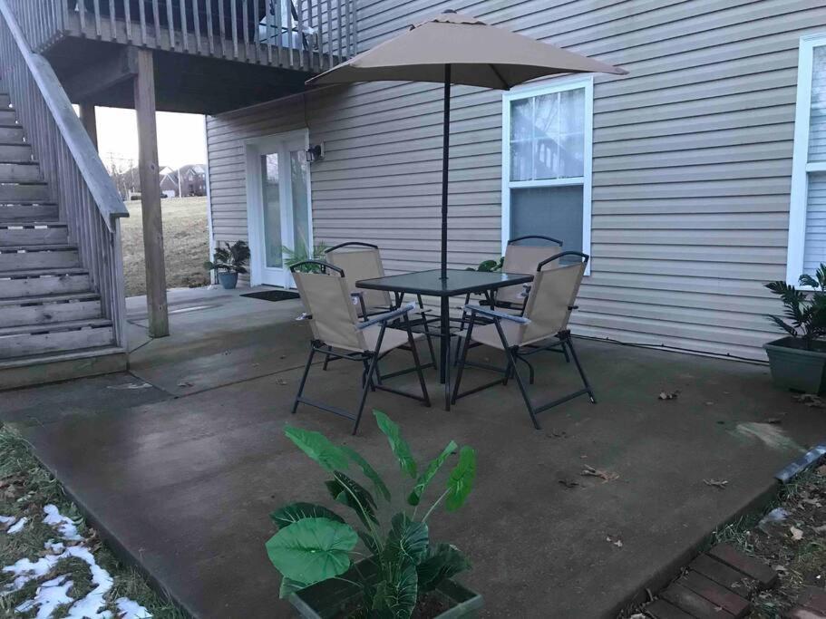 Cute 2-Brm Walkout Apt With Pool Table And Theater Apartment Lexington Exterior foto