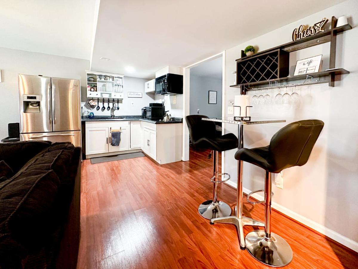 Cute 2-Brm Walkout Apt With Pool Table And Theater Apartment Lexington Exterior foto